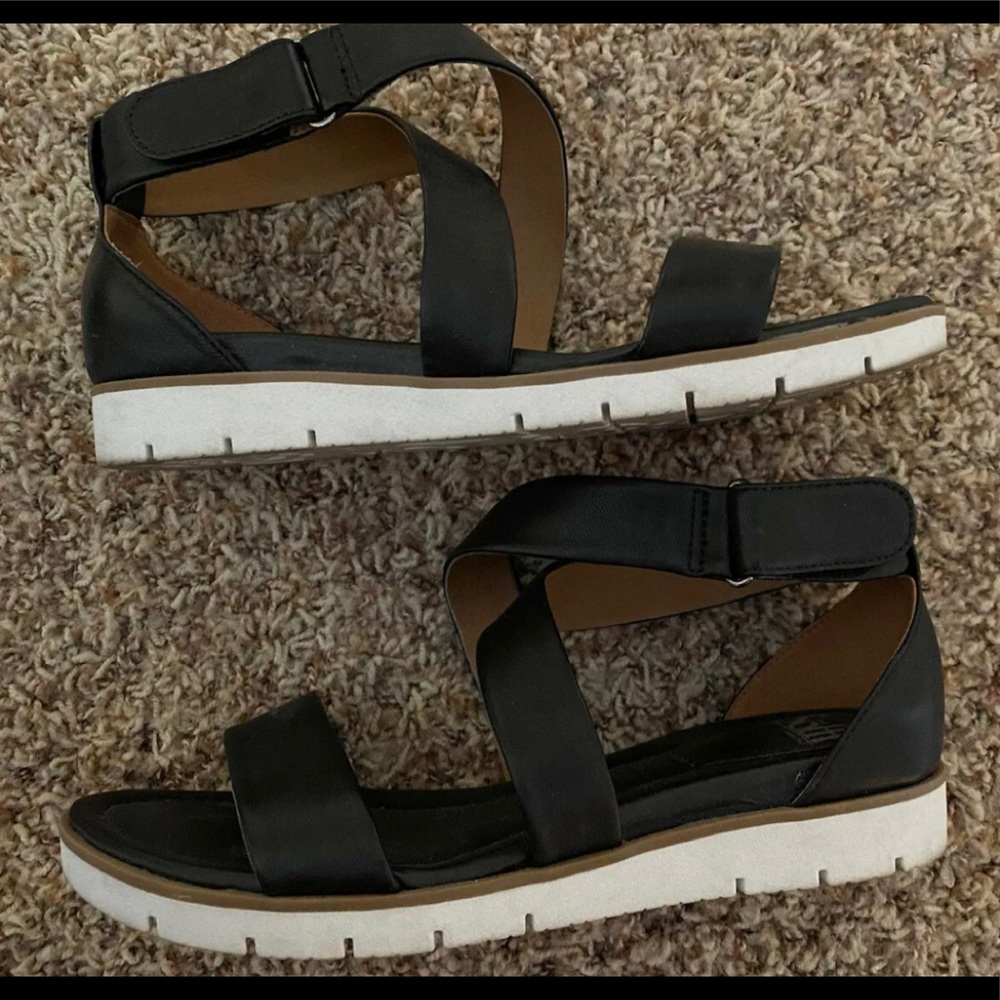 Softt Black - White W9 Sandals